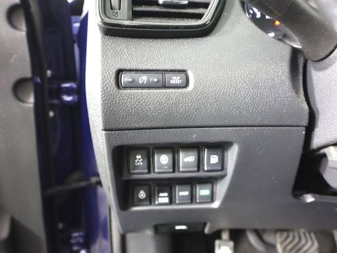 Certified 2018 Nissan Rogue SL w/ Premium Package image 16