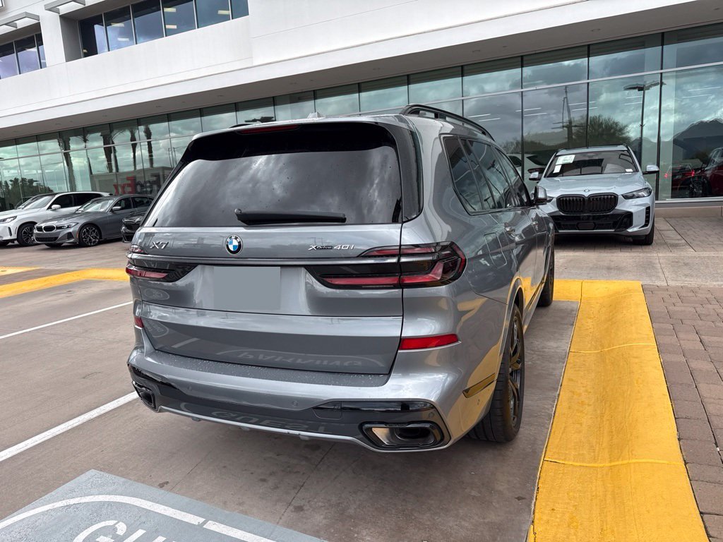 Used 2025 BMW X7 xDrive40i w/ M Sport Package AWD/4WD image 7