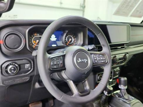 Used 2026 Jeep Gladiator Rubicon AWD/4WD image 17