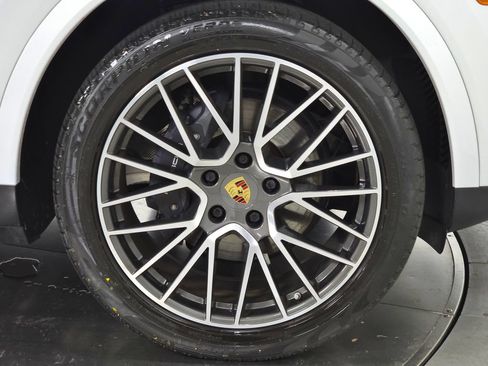 Used 2020 Porsche Cayenne AWD/4WD image 12