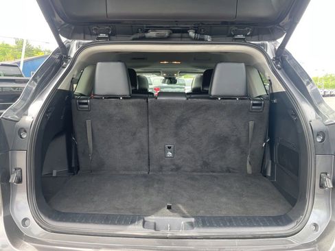 Used 2024 Toyota Highlander XLE AWD/4WD image 35