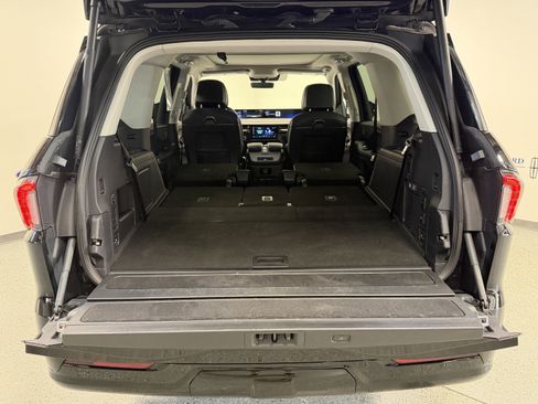 Used 2025 Lincoln Navigator Reserve AWD/4WD image 31