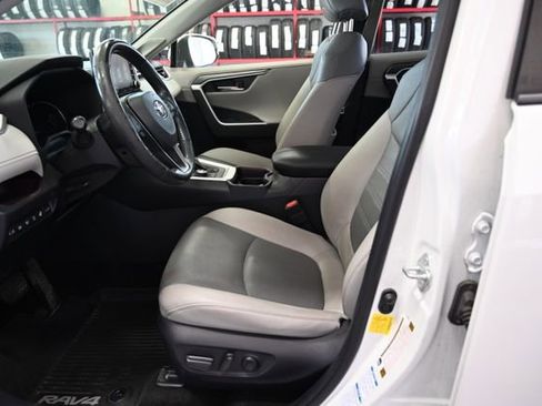 Used 2019 Toyota RAV4 Limited w/ Advanced Technology Package AWD/4WD image 10
