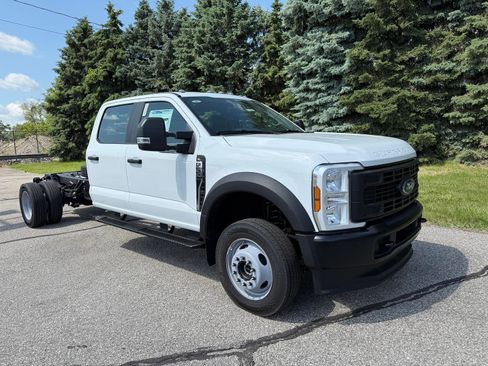 New 2025 Ford F550 4x4 Crew Cab image 3
