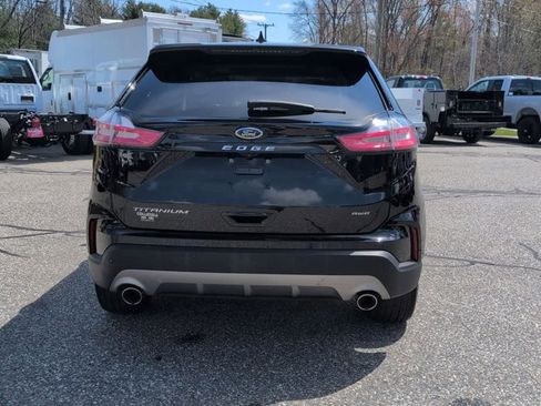 Certified 2022 Ford Edge Titanium image 4