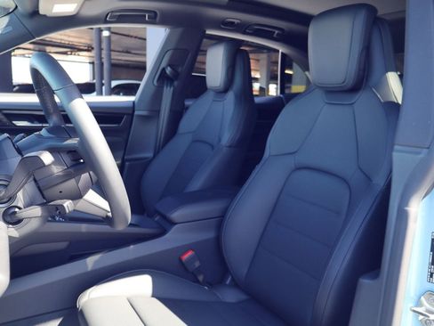 New 2026 Porsche Macan Electric RWD image 5