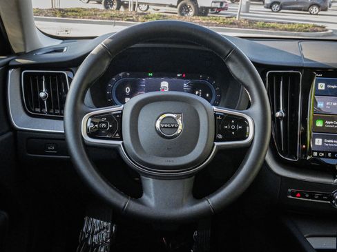 Used 2025 Volvo XC60 B5 Plus image 18