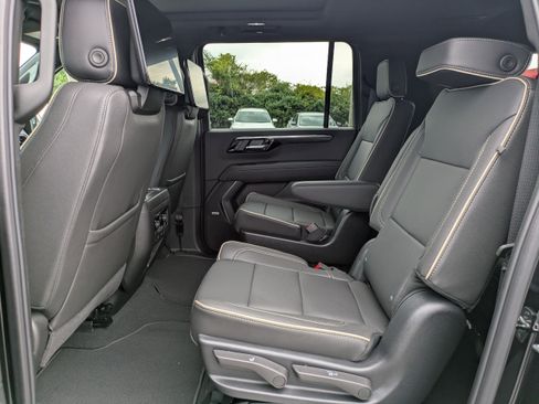 New 2025 Chevrolet Suburban Premier image 16