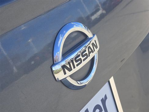 Used 2021 Nissan Versa SV image 11