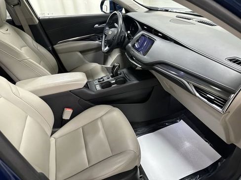 Used 2019 Cadillac XT4 Luxury w/ Cold Weather Package image 18