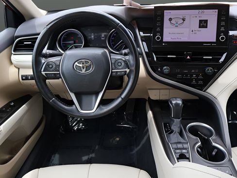 Used 2024 Toyota Camry XLE FWD image 15
