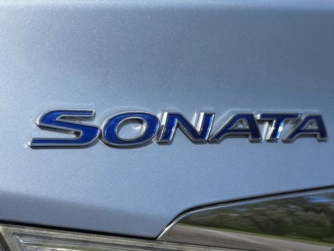Used 2012 Hyundai Sonata Hybrid w/ Leather Pkg FWD image 32