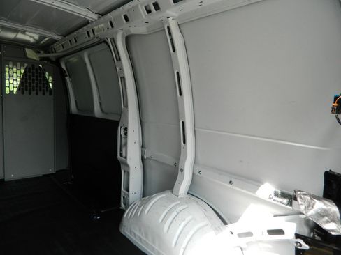 Used 2021 Chevrolet Express 2500 w/ Driver Convenience Package RWD image 11