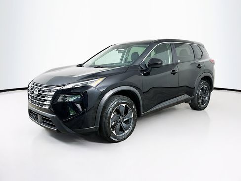 Used 2024 Nissan Rogue SV image 3