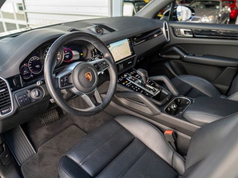 Used 2022 Porsche Cayenne image 9