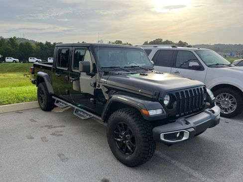 Used 2023 Jeep Gladiator Sport AWD/4WD image 2