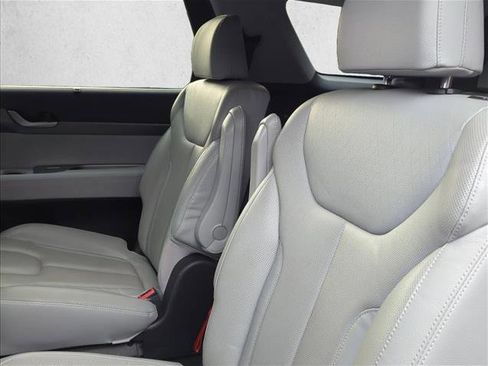 Used 2021 Hyundai Palisade SEL w/ Premium Package image 18