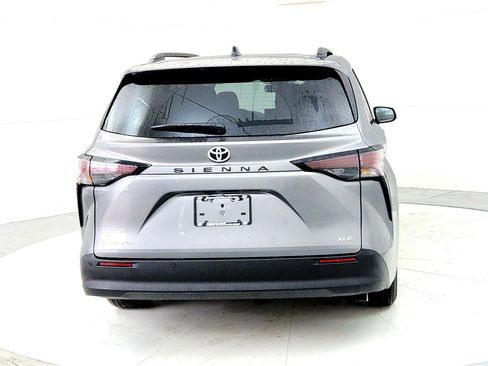 New 2026 Toyota Sienna XLE image 5
