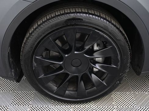 Used 2023 Tesla Model Y Long Range image 20