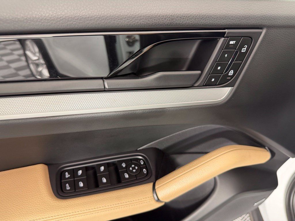 Certified 2024 Porsche Cayenne S AWD/4WD image 19