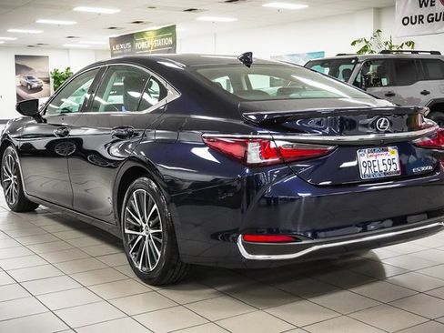 Certified 2025 Lexus ES 300h w/ Premium Package image 8