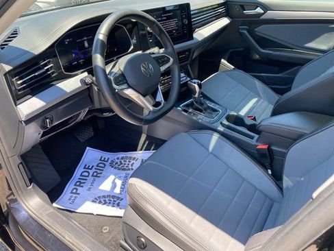 Used 2025 Volkswagen Jetta SE FWD image 6