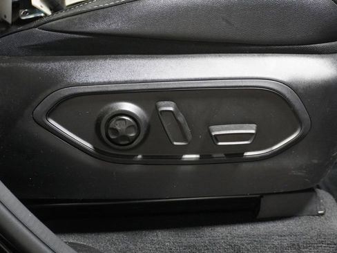 Used 2024 Jeep Grand Cherokee Limited w/ Luxury Tech Group II image 5