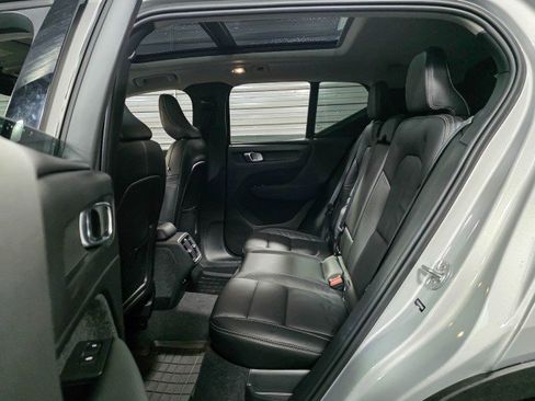 Used 2023 Volvo XC40 B5 Ultimate image 15