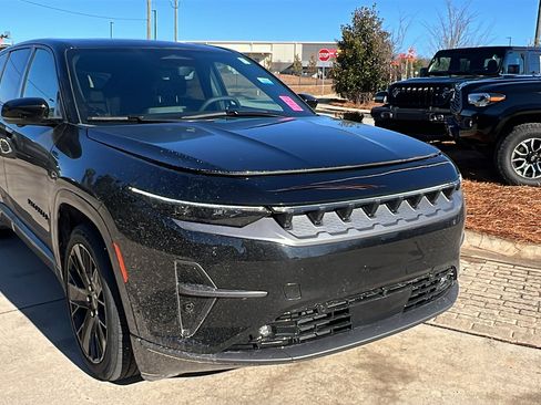 Used 2024 Jeep Wagoneer Launch Edition image 5