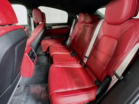 Used 2022 Porsche Cayenne S AWD/4WD image 9