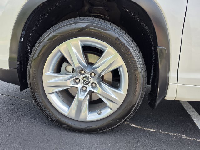 Used 2018 Toyota Highlander Limited AWD/4WD image 13