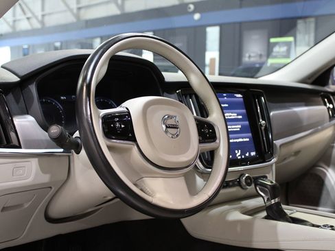 Used 2017 Volvo S90 T6 Momentum w/ Vision Package image 25