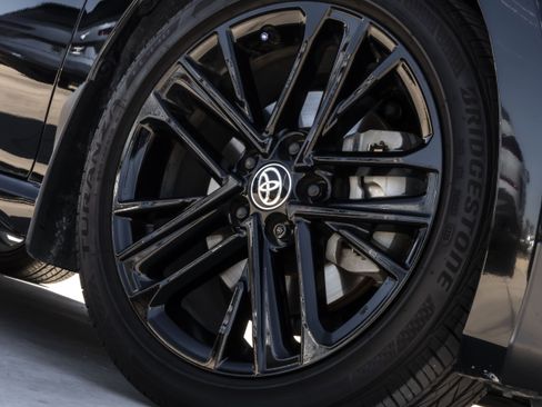 Used 2025 Toyota Camry SE image 8