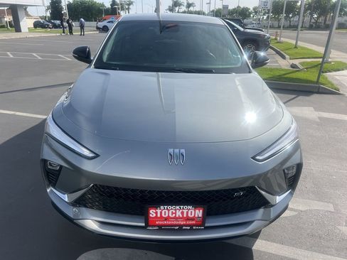 Used 2025 Buick Envista Sport Touring image 5