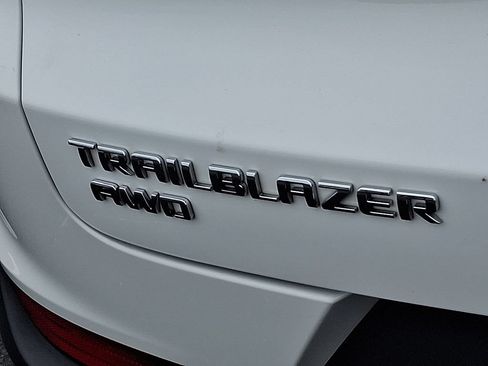 Certified 2025 Chevrolet TrailBlazer LT AWD/4WD image 30
