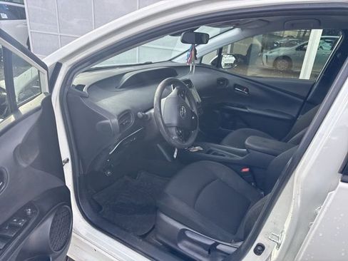 Used 2019 Toyota Prius L Eco image 4
