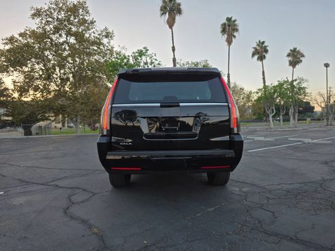 Used 2015 Cadillac Escalade ESV Luxury AWD/4WD image 7