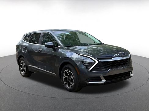 Used 2025 Kia Sportage LX image 3