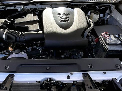 Used 2022 Toyota Tacoma SR5 w/ Technology Package image 27