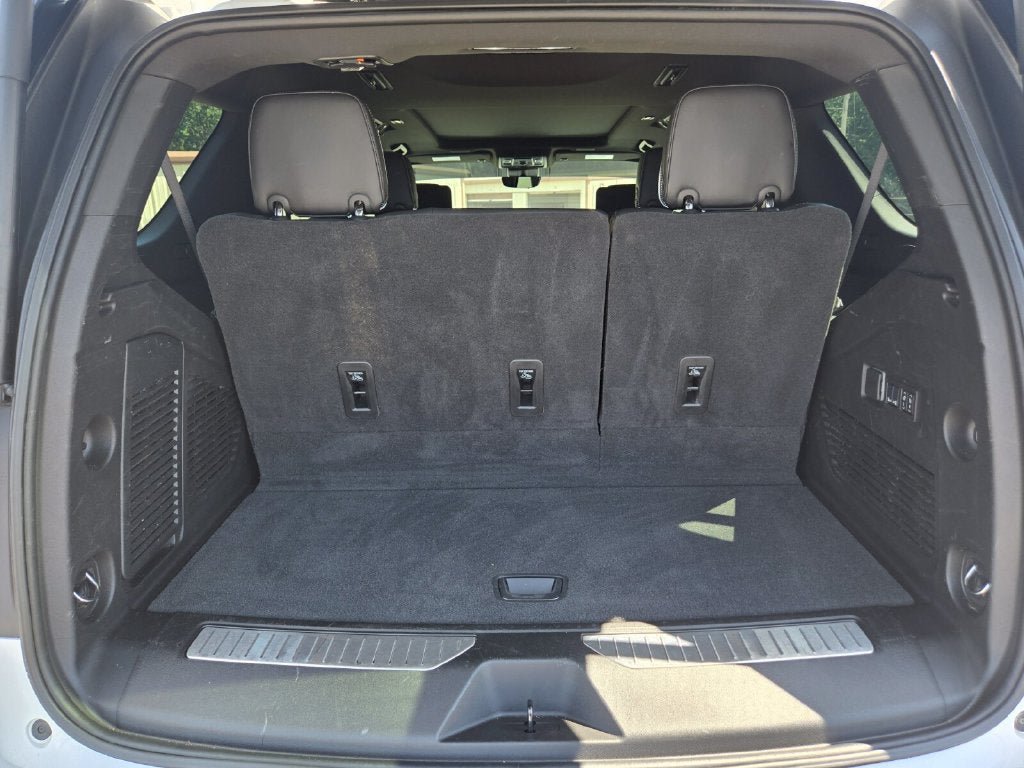 Used 2025 GMC Yukon AT4 Ultimate w/ LPO, AT4 Appearance Package AWD/4WD image 19