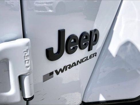 Used 2025 Jeep Wrangler Unlimited Sahara AWD/4WD image 26