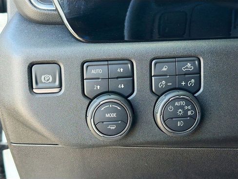 Used 2025 Chevrolet Silverado 2500 LTZ w/ LTZ Convenience Package AWD/4WD image 36