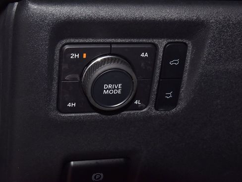 Certified 2025 Ford Expedition Active image 32