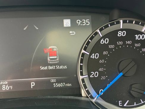 Used 2023 Toyota Highlander XLE AWD/4WD image 28