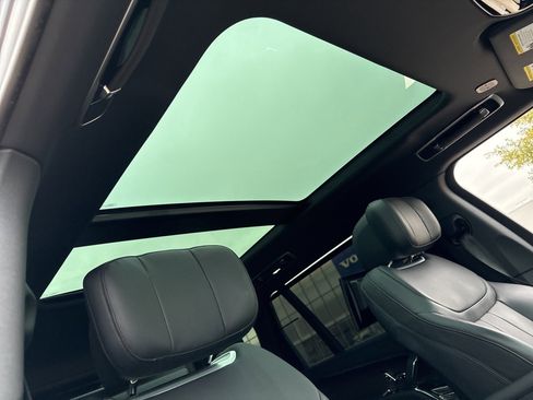 Used 2025 Land Rover Range Rover Long Wheelbase Autobiography image 14