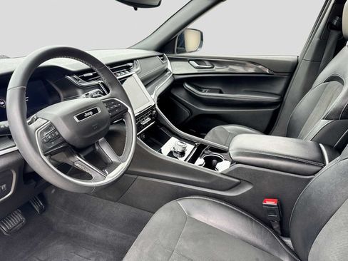 Used 2023 Jeep Grand Cherokee L Laredo AWD/4WD image 2