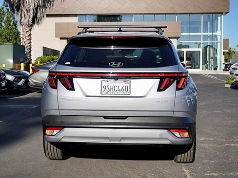 Certified 2025 Hyundai Tucson Limited AWD/4WD image 9