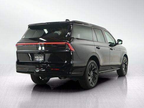 Used 2025 Lincoln Navigator Reserve w/ Jet Appearance Package AWD/4WD image 5