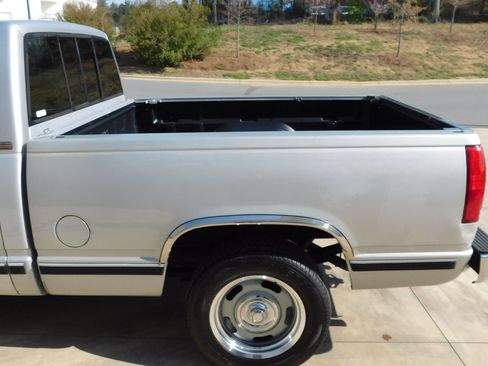 Used 1993 Chevrolet Silverado 1500 2WD Regular Cab image 16