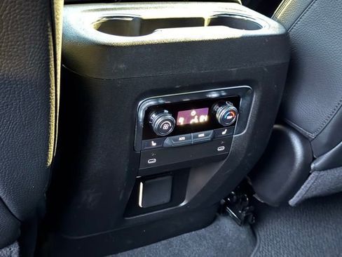 Used 2025 GMC Yukon XL Denali image 37